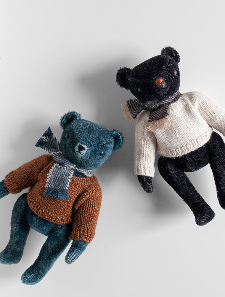 PDC Classic Bear in handknit Sweater & Woolen Scarf
